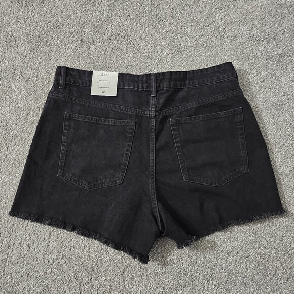 H&M ~ black ~ DENIM SHORTS ~ cotton ~ FRINGED HEM - Picture 6 of 9